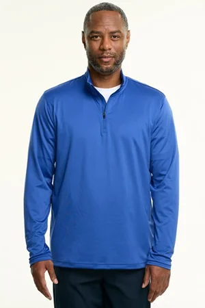 Men's model wearing a Relaxed Fit top for size comparison.